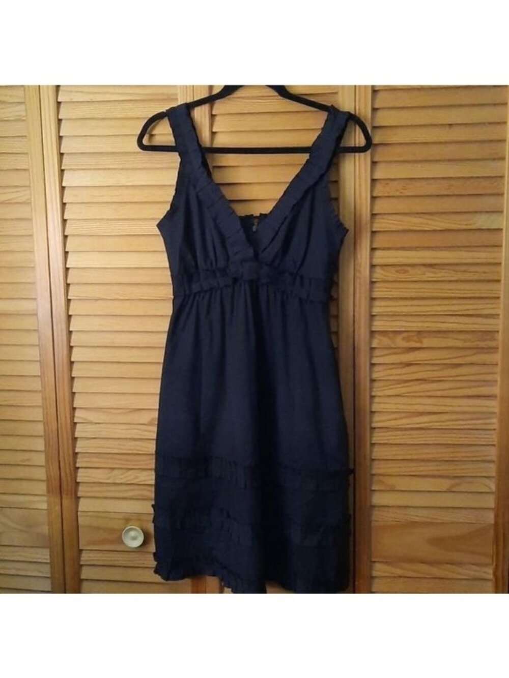 Left of Center Anthropologie Sleeveless Empire Waist VNeck Black Sundress Size 2